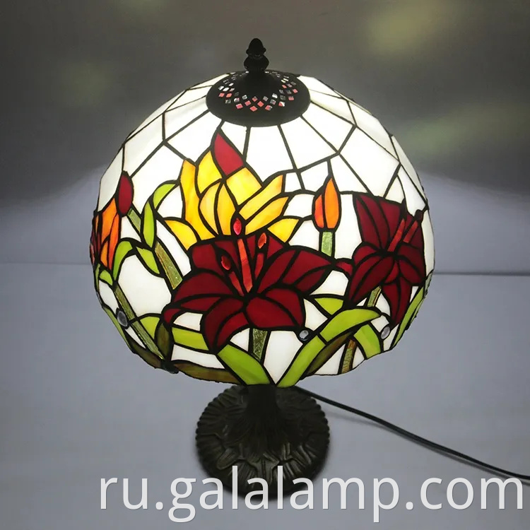 Элегантная стеклянная настольная лампа для спальни и гостиной